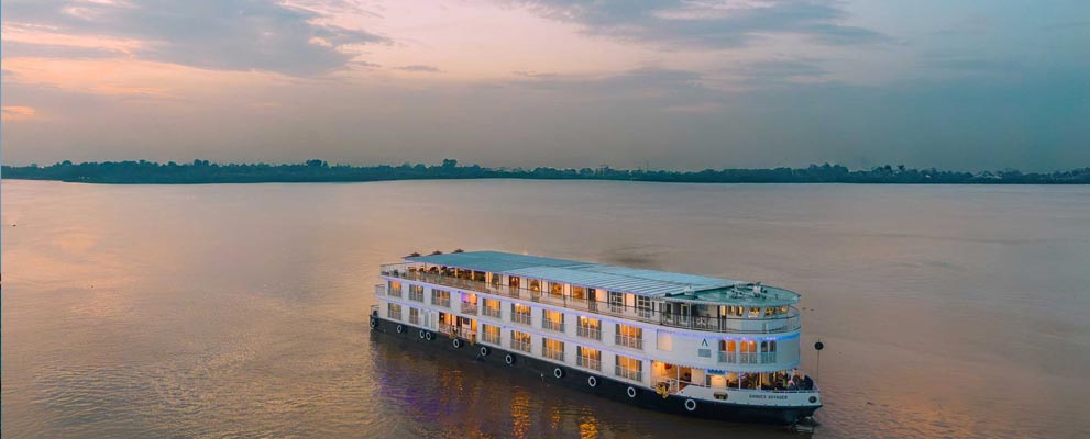 Cruise on Ganges